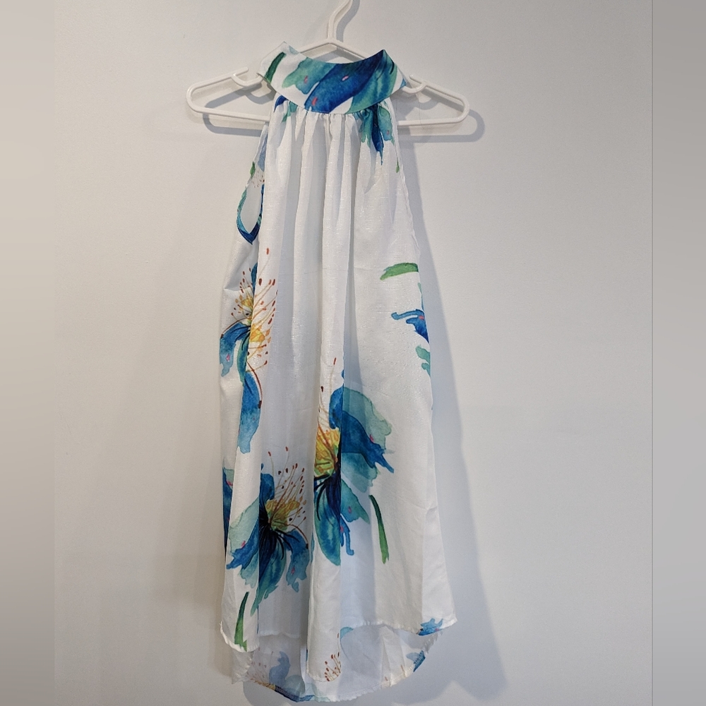 New. Women's Sleeveless floral dress. Size Medium. Ultra light.